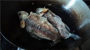 鱼腥草鲫鱼汤的做法图文步骤