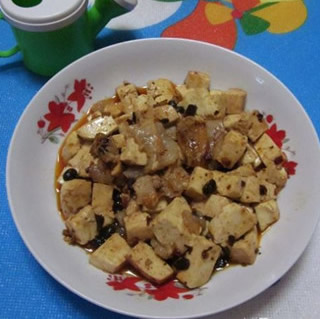 肉香辣豆腐块的做法 肉香辣豆腐块的做法