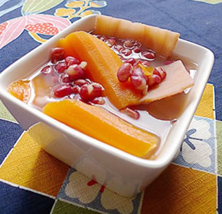 춹۸