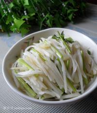 呛拌香菜土豆丝的做法