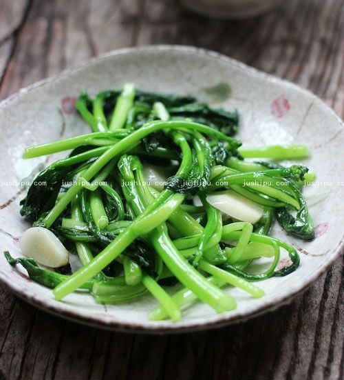 清炒菜心的做法 www.meitianmeiwei.com