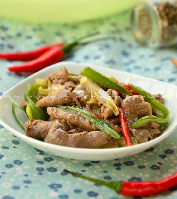 孜然葱爆羊肉的做法 www.meitianmeiwei.com