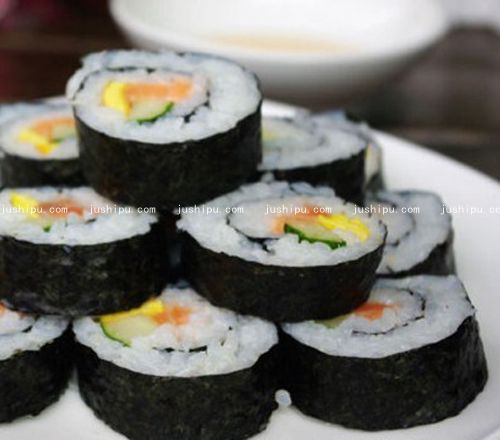 三文鱼紫菜包饭的做法 www.meitianmeiwei.com