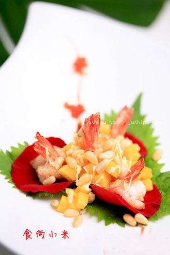 玫瑰松子芒果虾的做法 www.meitianmeiwei.com